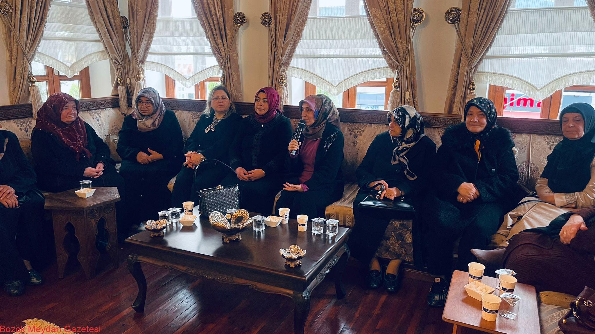 Söyleşide Allah’a itaat etmenin yoları anlatıldı