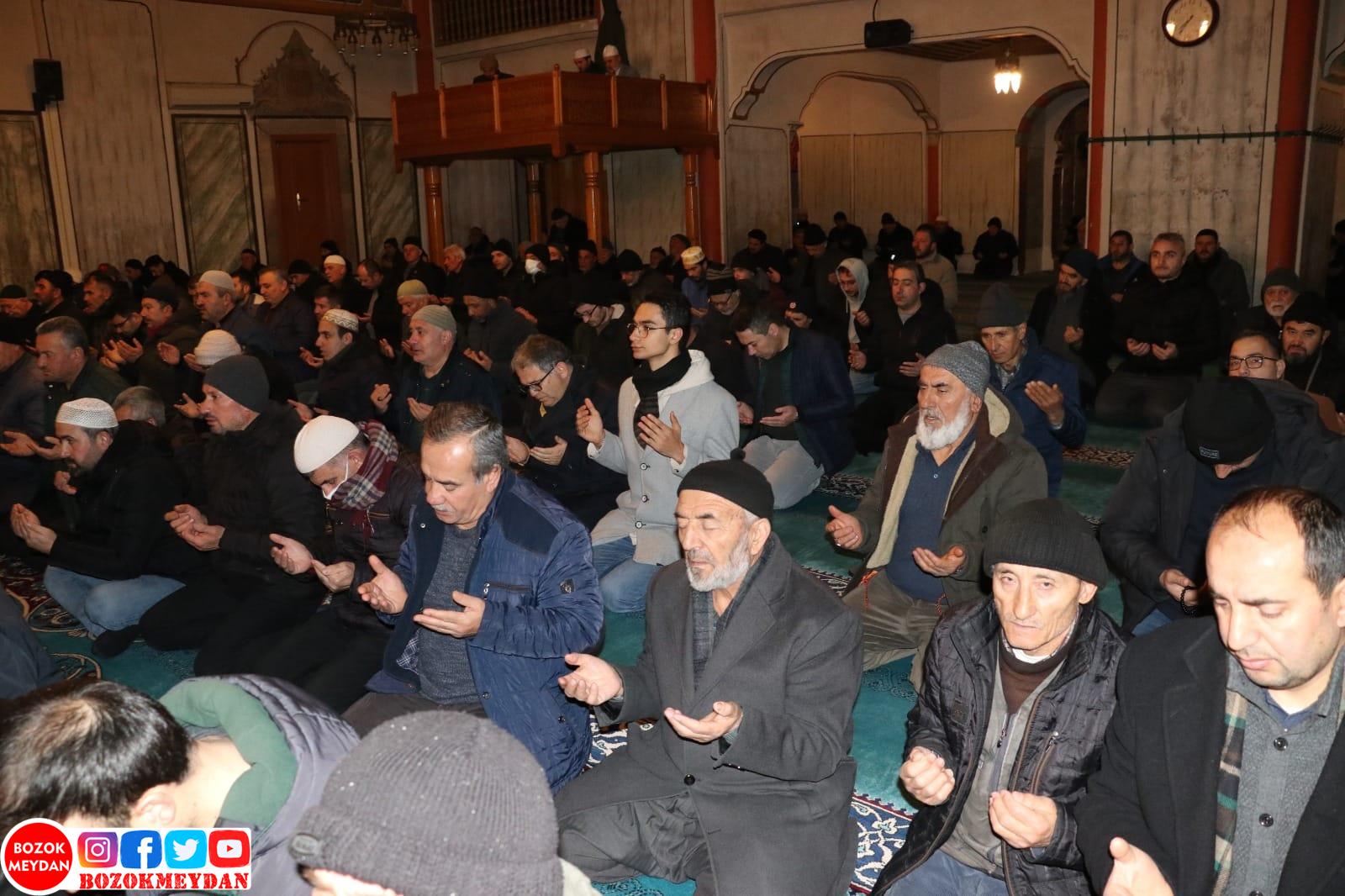 Seher Vakti Eller Semaya Şehitlerimiz İçin Açıldı