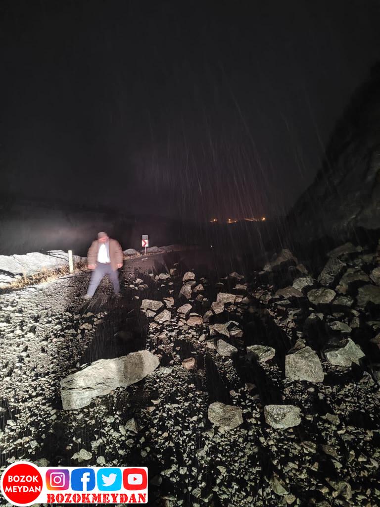 Yozgat’ta Heyelan Sonucu Kapanan Yol Trafiğe Açıldı