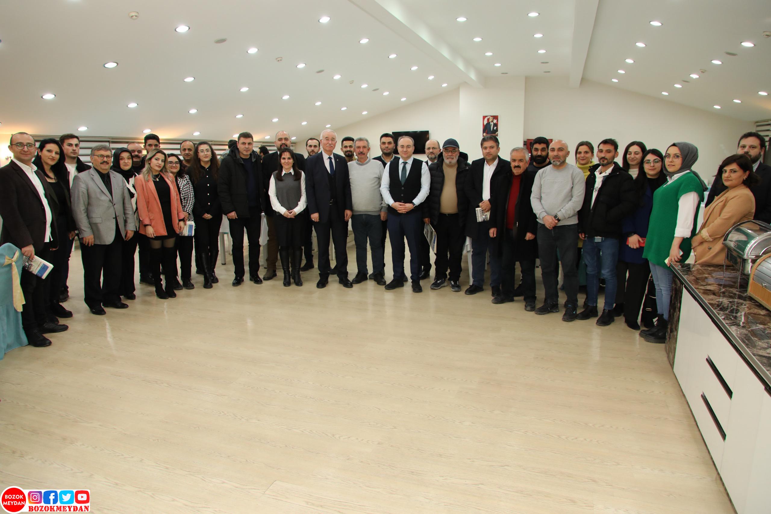 Rektör Yaşar, Gazetecilerle Bir Araya Geldi