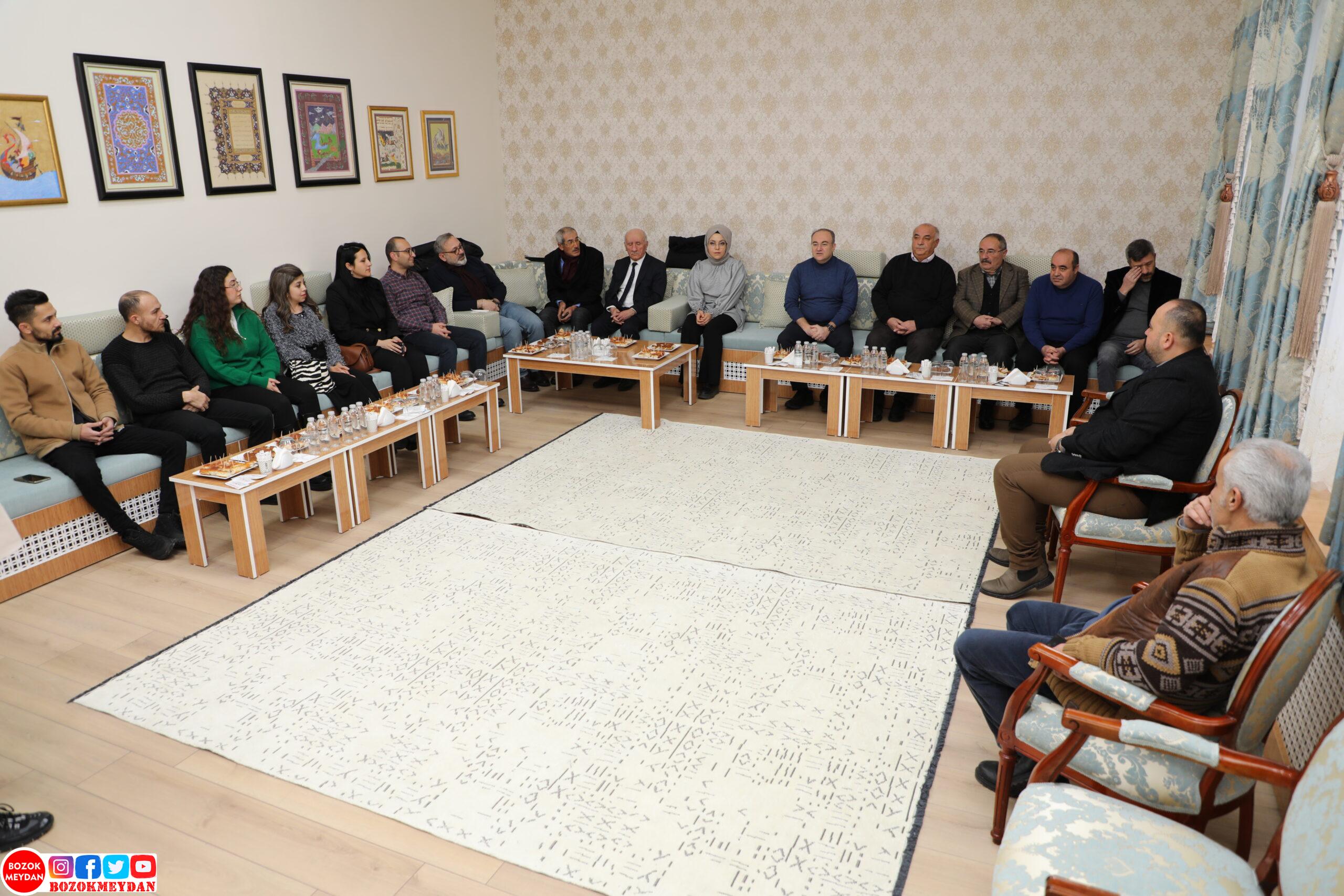 Rektör Yaşar, yerel gazetelerin köşe yazarları ile bir araya geldi