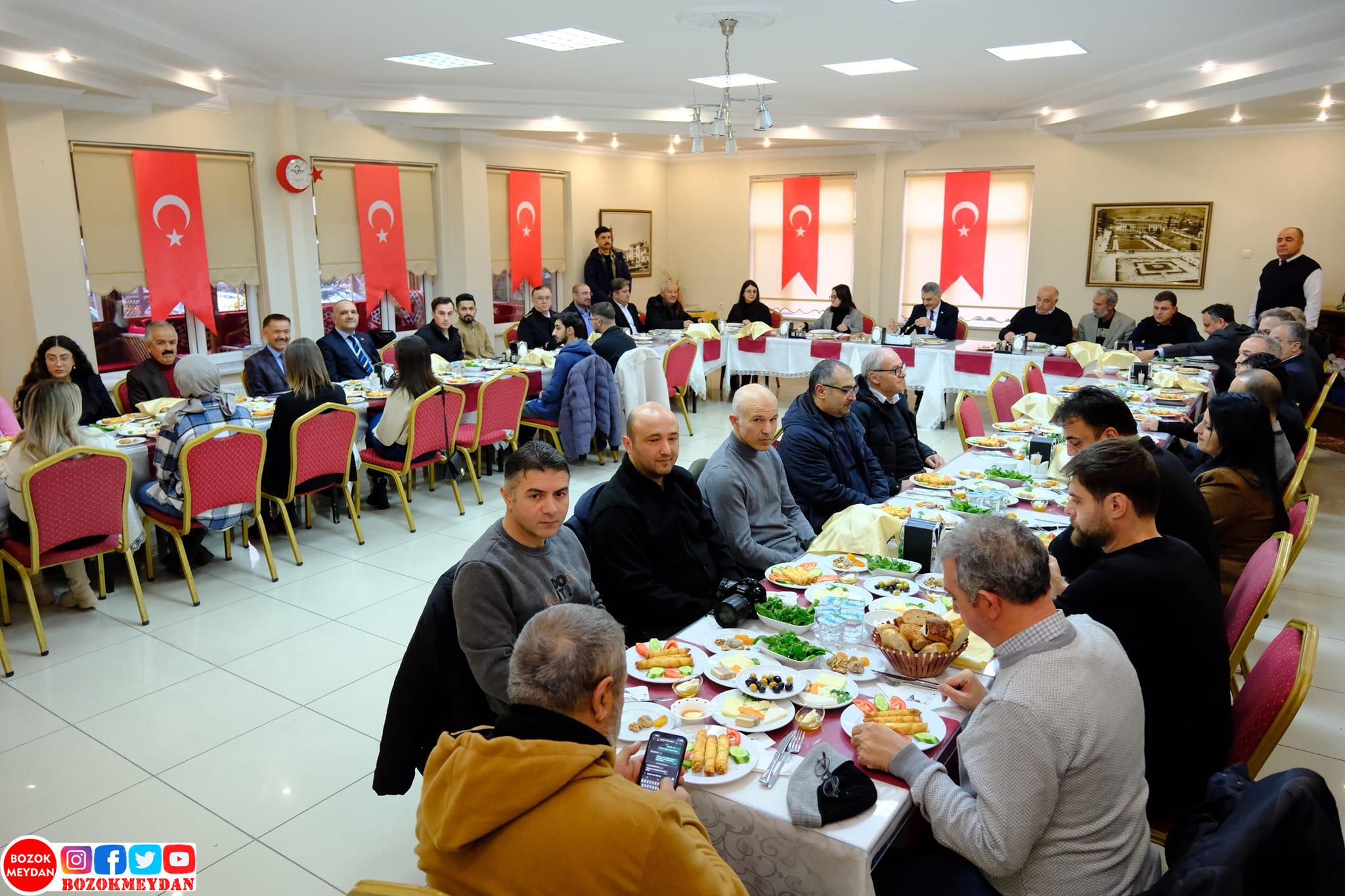 Vali Özkan, Çalışan Gazetecilerin Gününü Kutladı