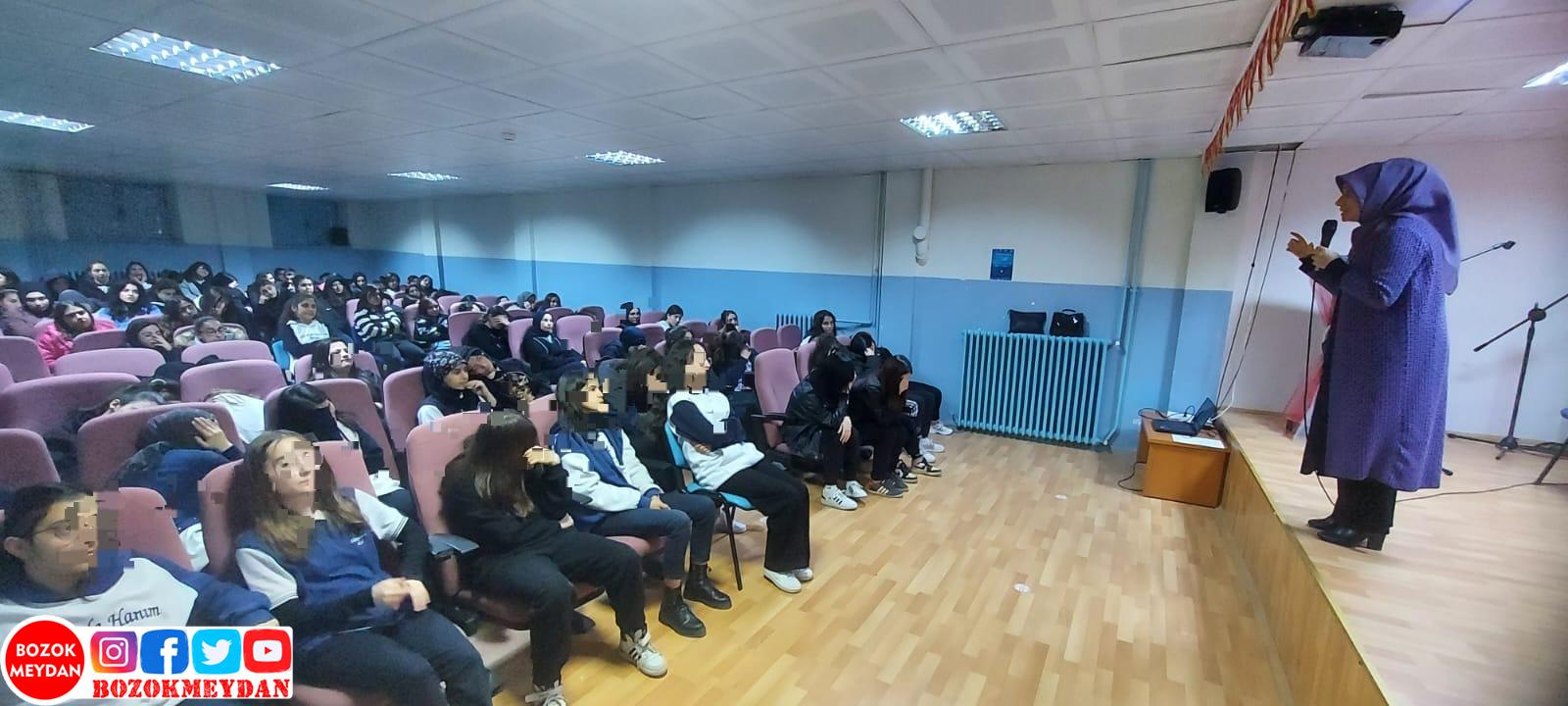 İl Müftü Yardımcısı Uzuner, Zübeyde Hanım Mesleki ve Teknik Anadolu Lisesi’nde “Sabır” Konulu Seminer Verdi