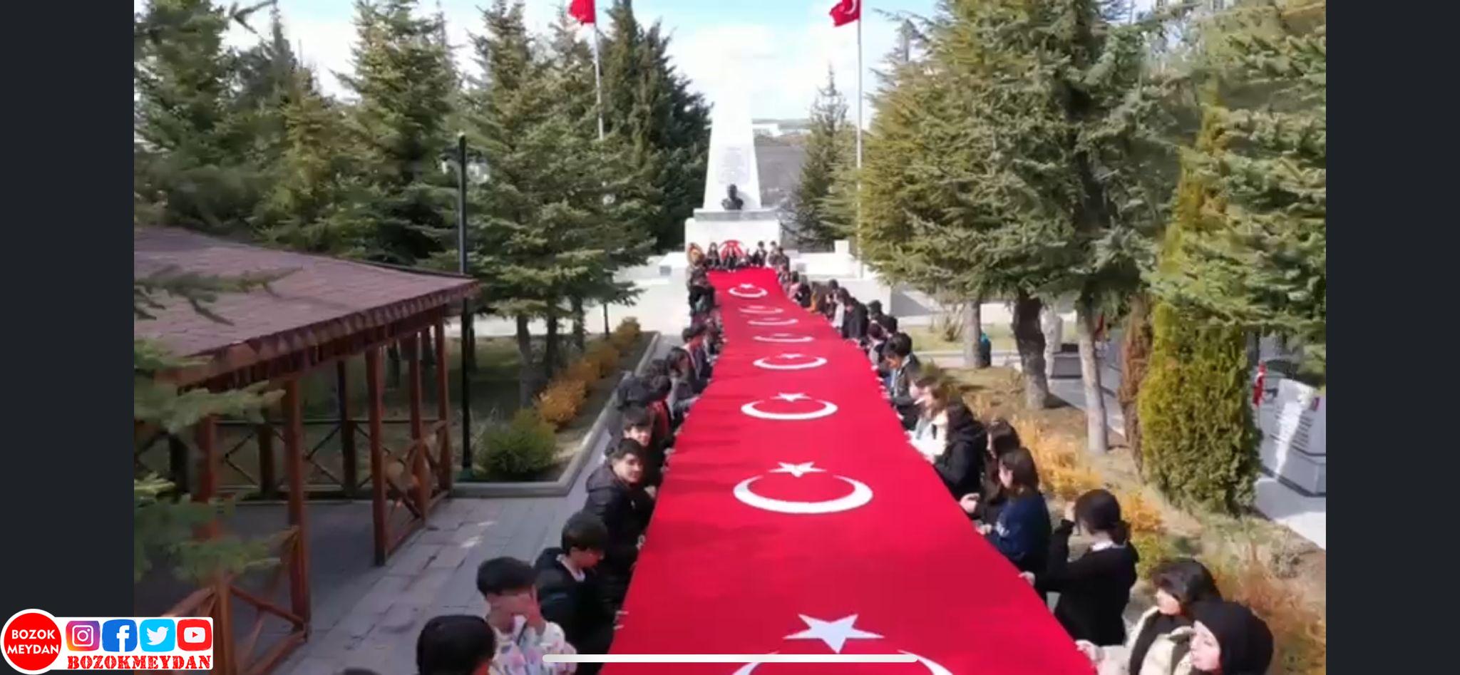 Yozgat Gençlik Merkezi ve Yozgat Lisesi Öğrencilerinden Vefa Yürüyüşü (VİDEOLU HABER)