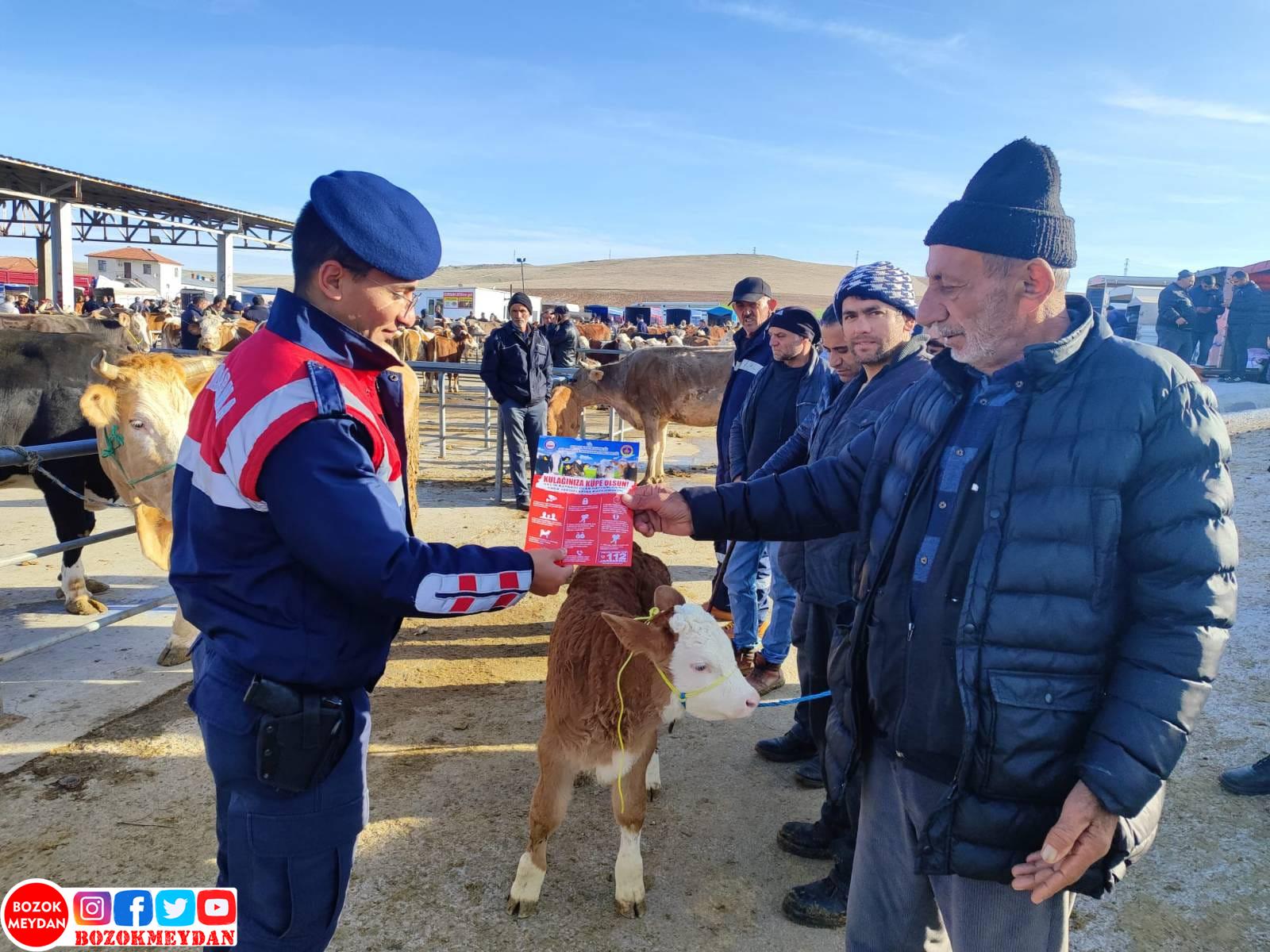 Jandarmadan Hayvan Pazarında Bilgilendirme Etkinliği