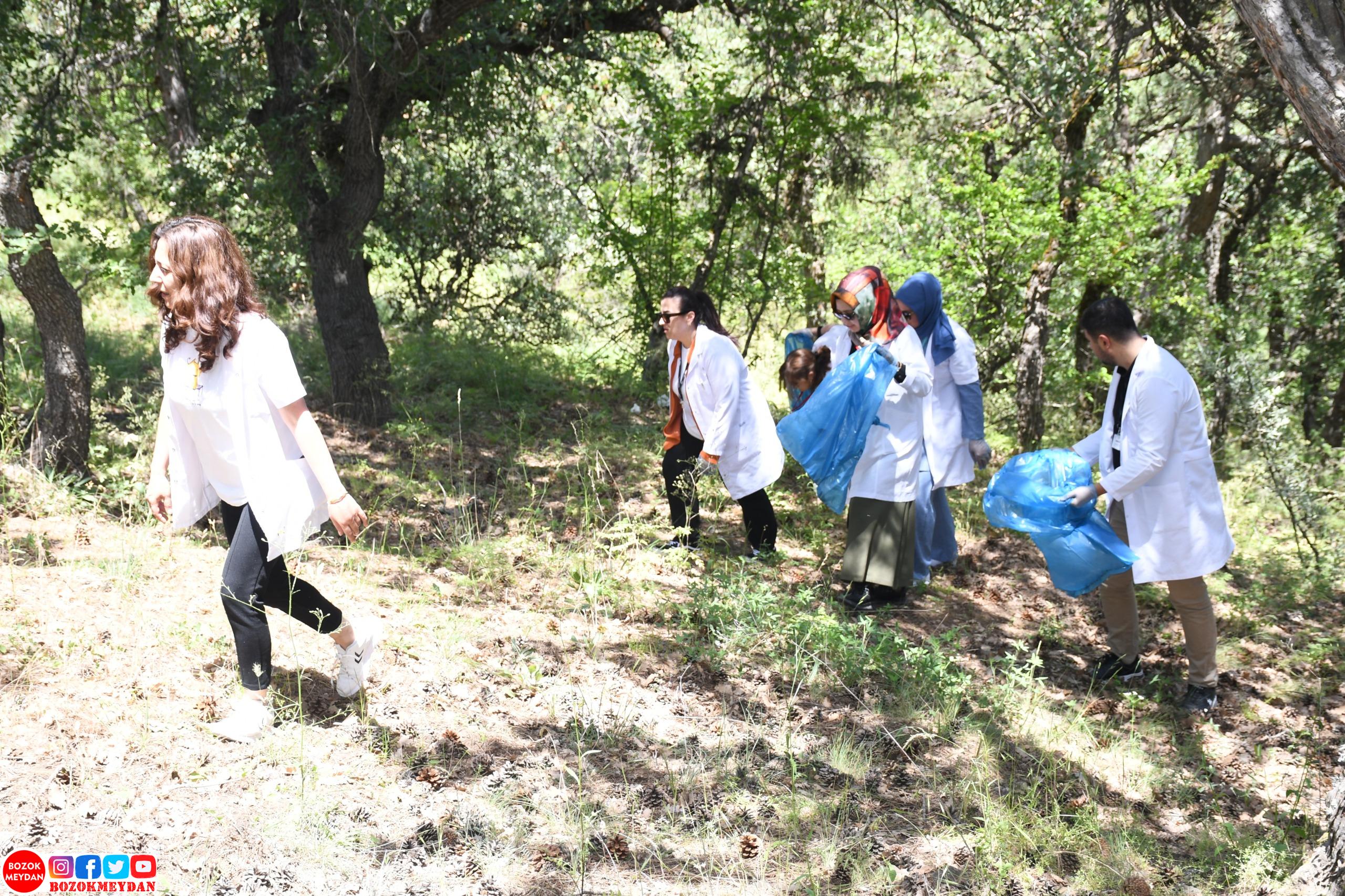 Şehir Hastanesi Personelleri Dünya Çevre Günü’nde Çamlık’ta Çöp Topladı