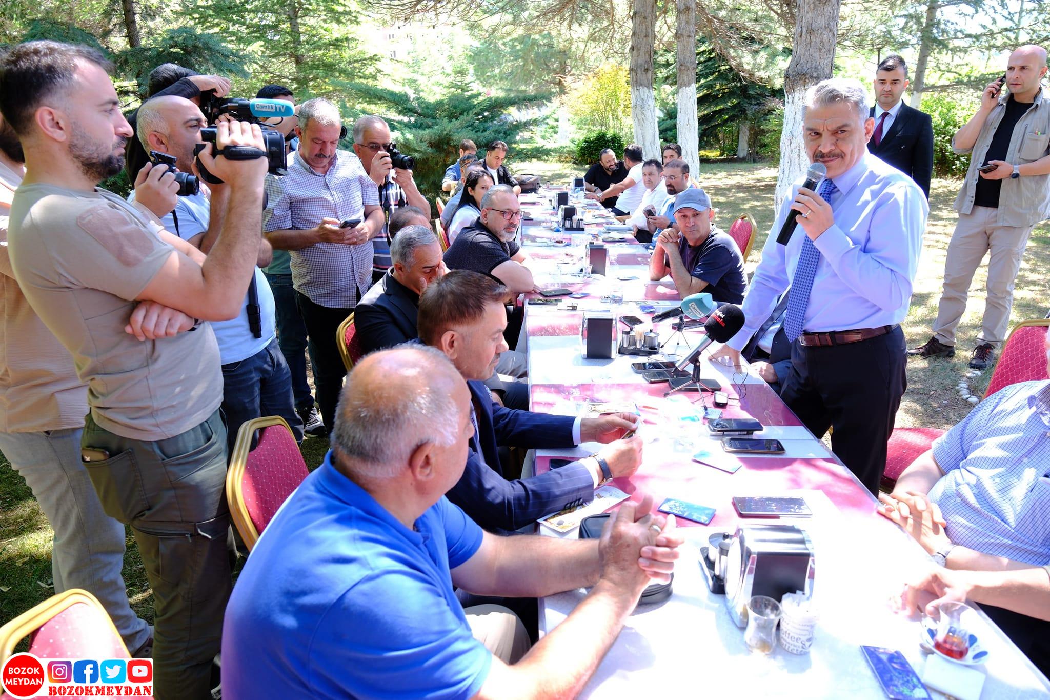 Yozgat Valisi Özkan Gazetecilerle Buluştu: Yatırımlar ve Turizm Konuşuldu