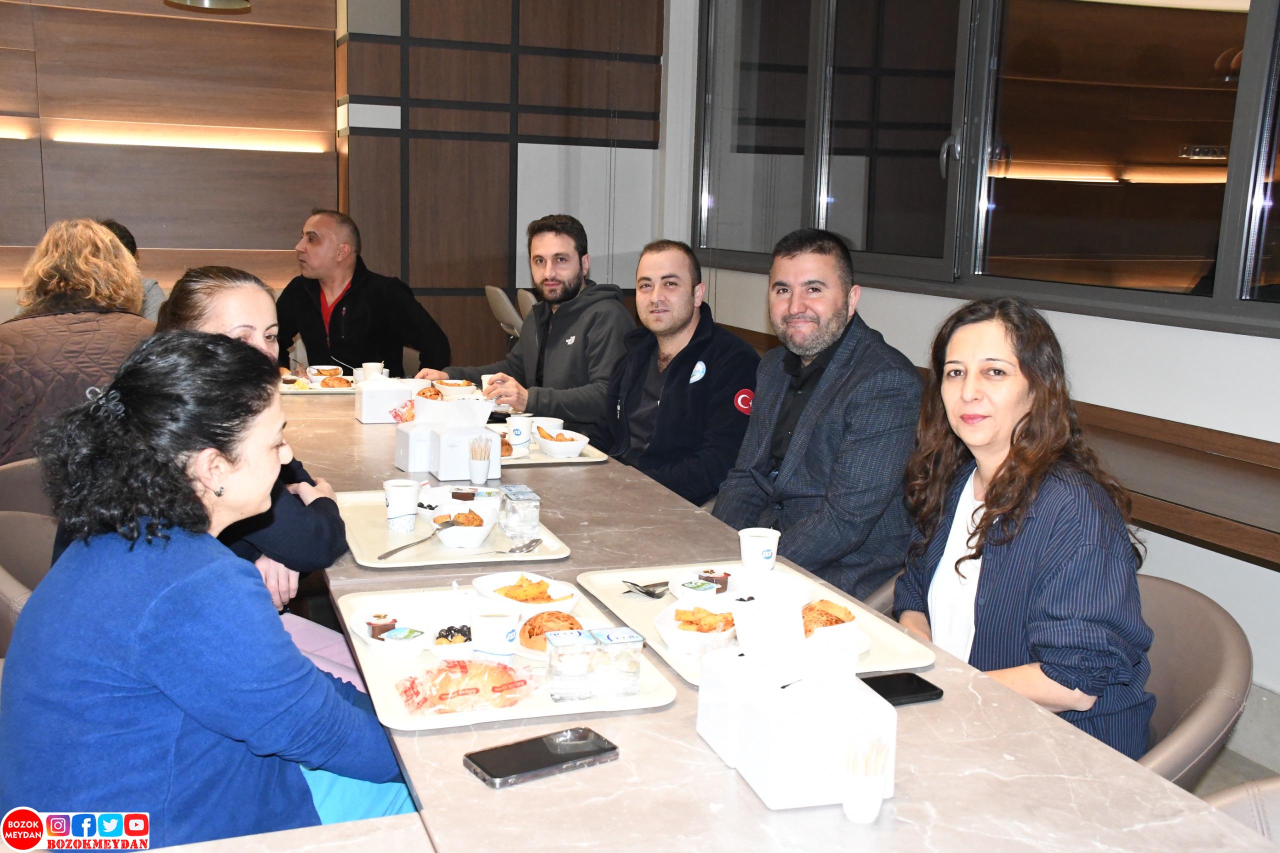 Başhekim Dr. Mustafa Kozan, Sahurda Hastane Personeliyle Buluştu