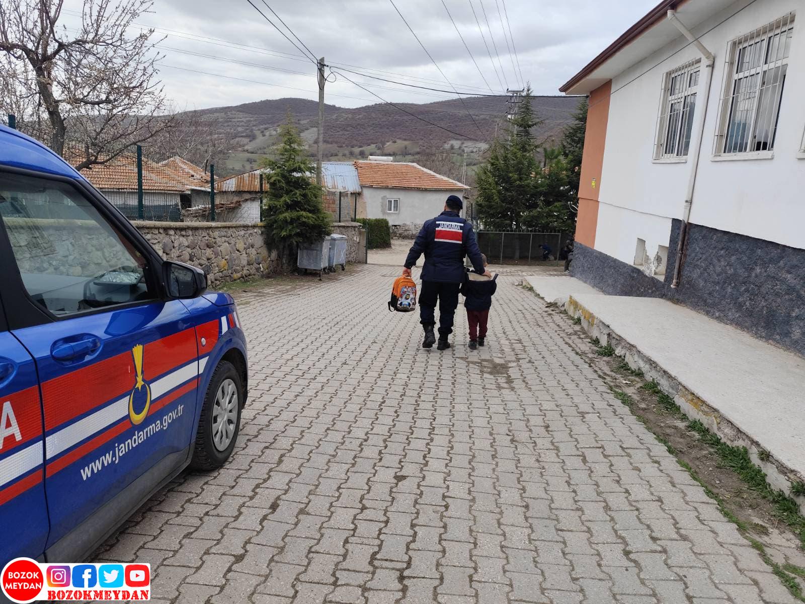 Jandarmadan Öğrencilere Güvenlik Denetimi