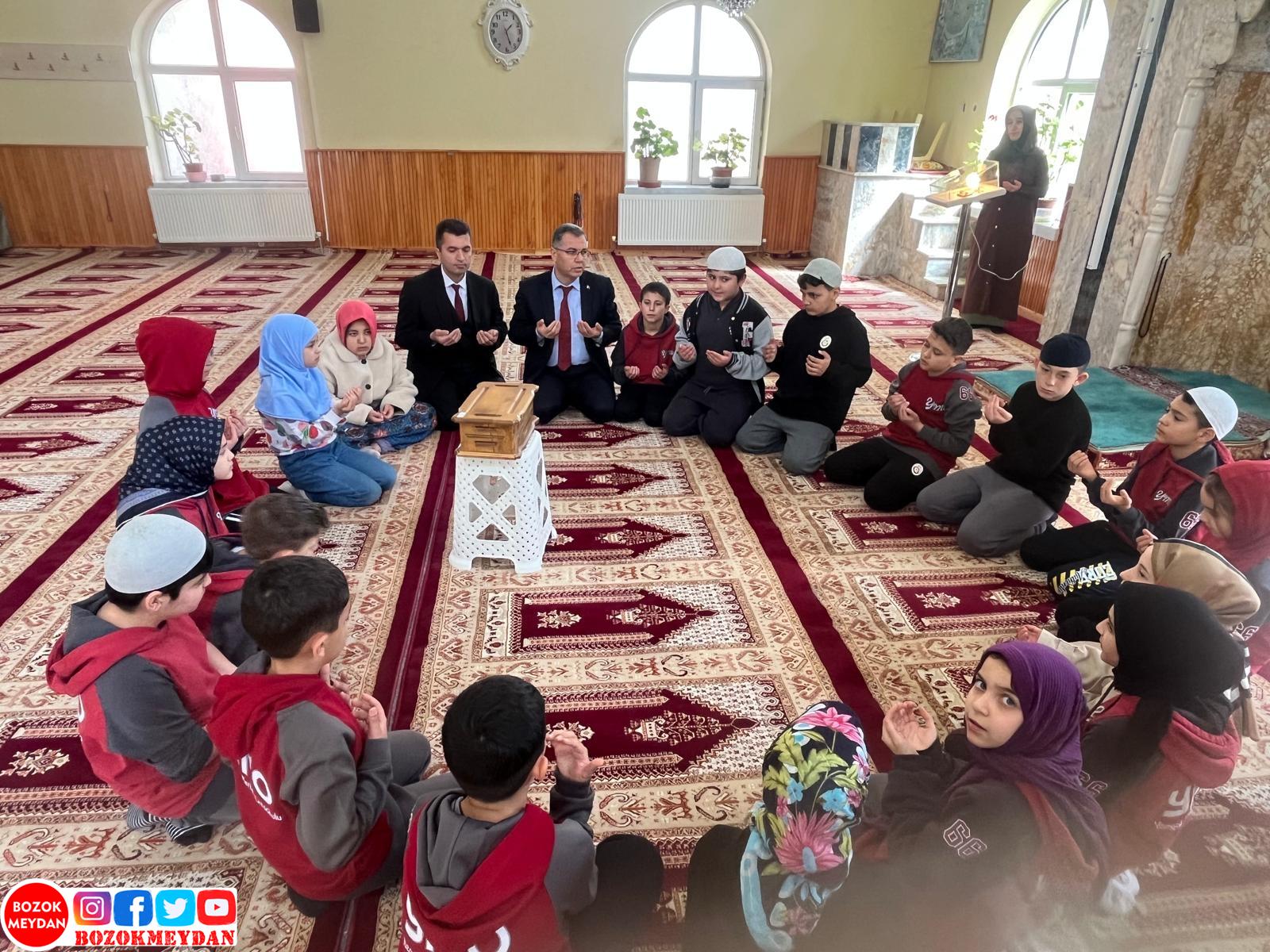 Merkez Ortaokulu Öğrencileri, İngilizce Dersinde Hz. Muhammed’i Tanıttı