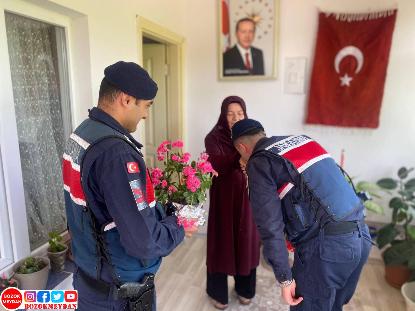 Yozgat İl Jandarma Komutanlığı, Anneler Günü’nde Şehit Annelerini Unutmadı