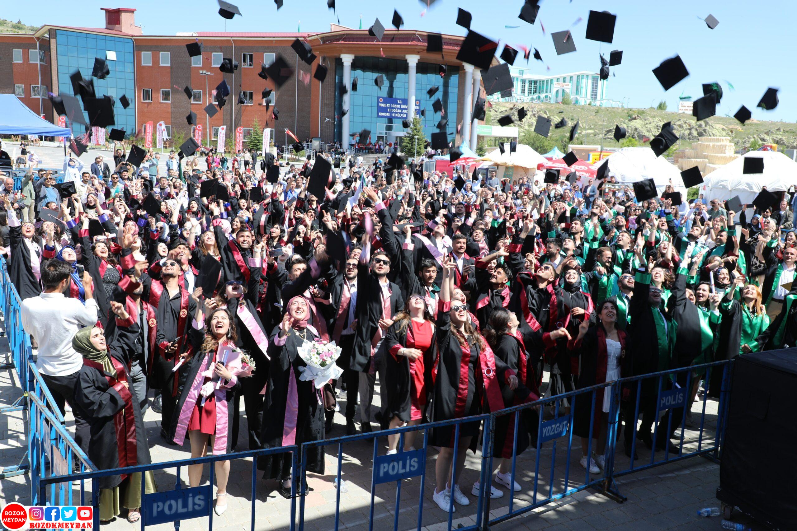YOBÜ’de Mezuniyet Coşkusu Başladı