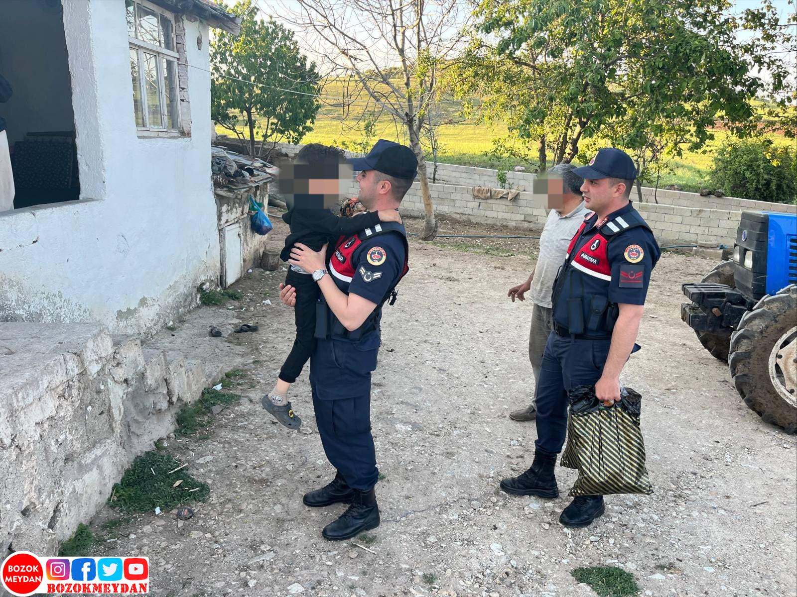 Jandarmadan Minik Yüzlerde Büyük Gülümseme