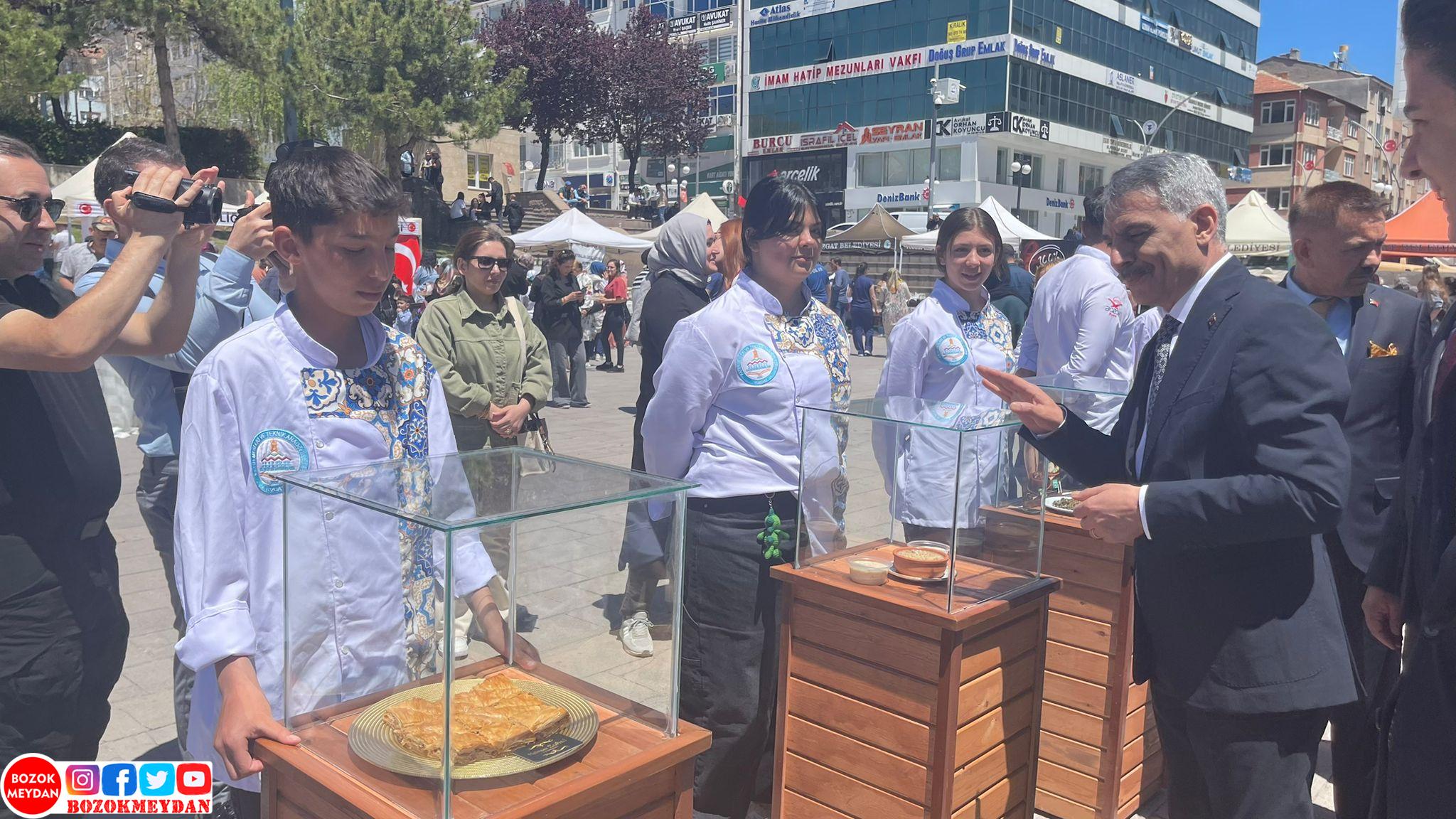 Yozgat’ta Türk Mutfağı Haftası Coşkusu: Yöresel Lezzetler Cumhuriyet Meydanı’nda Tanıtıldı (Videolu Haber)
