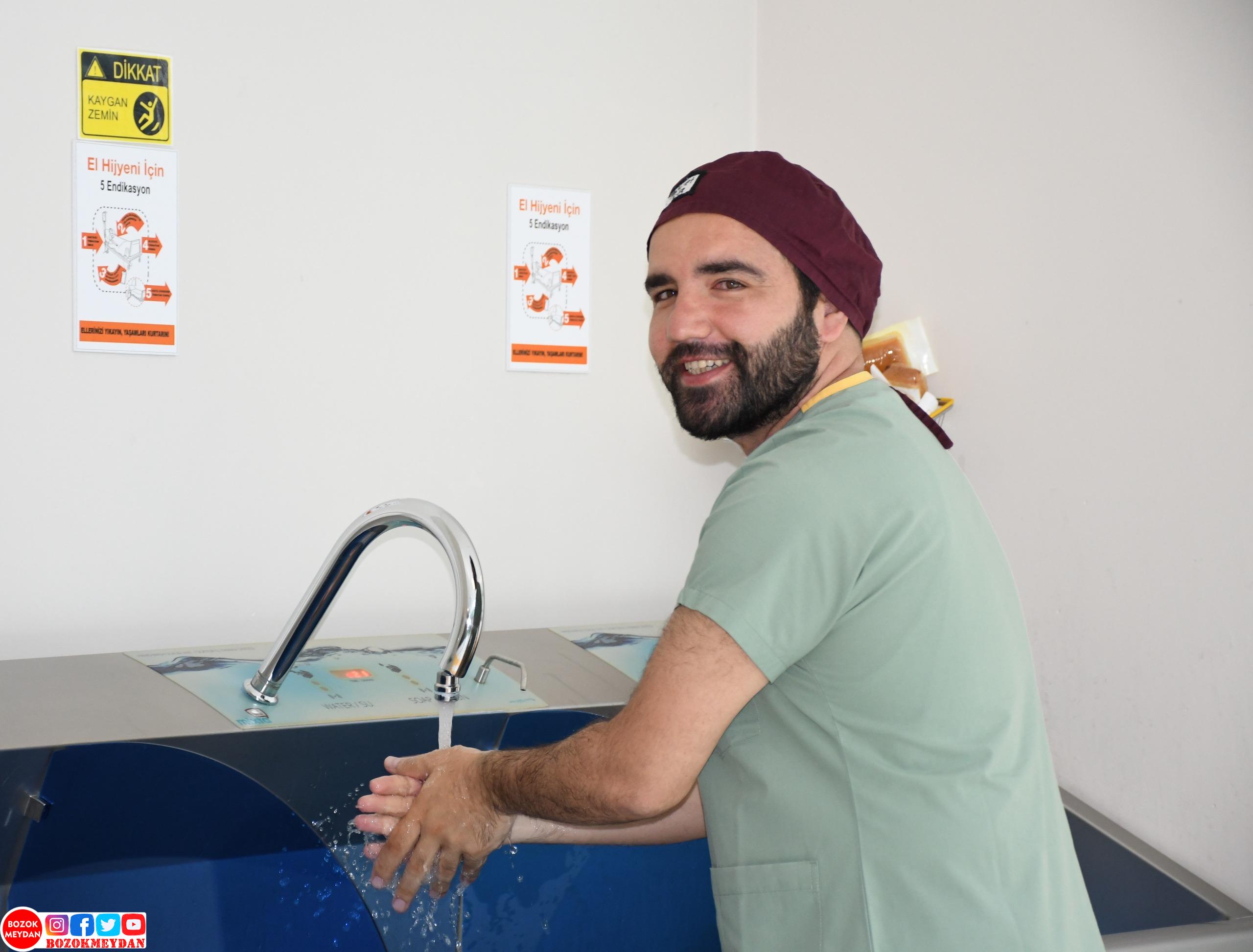 Yozgatlı Göz Doktorundan Uluslararası Başarı! Yeni cerrahi teknik tıp dünyasında yankı uyandırdı
